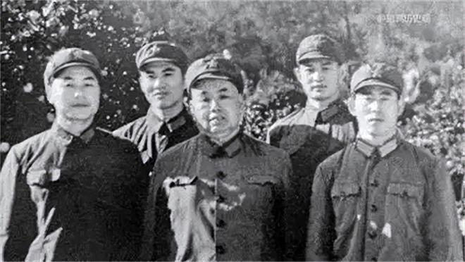 任过两个军区的司令员如今72岁了米乐m6网站他是将军的小儿子曾担(图11)