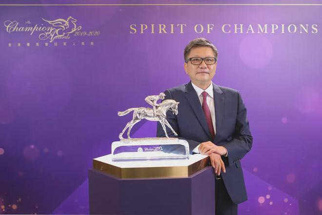 罩夺魁家族曾养香港马王m6米乐王经纬赛驹戴眼(图1)